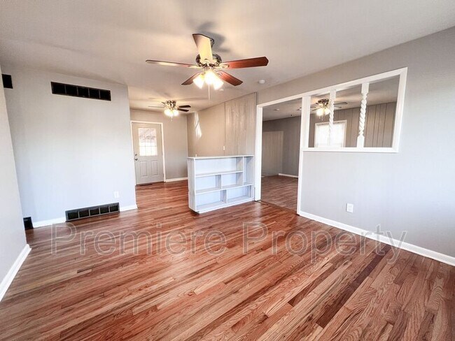 Building Photo - 204 N Kendall Dr