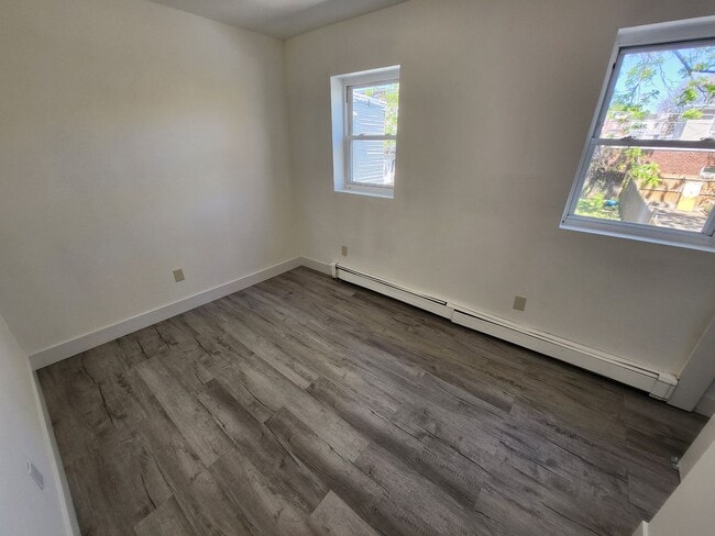 Foto del edificio - Row Home For Rent with Fenced in BackYard