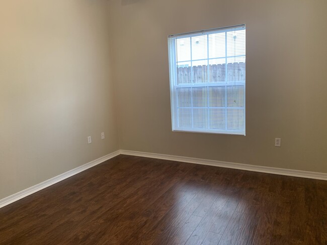 Building Photo - 1545 Bentley Cir