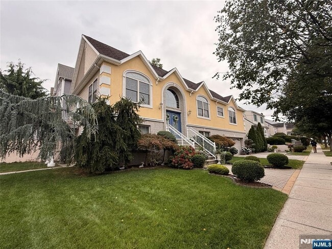 Foto del edificio - 424 Page Ave