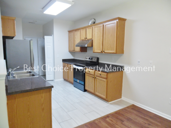 Building Photo - 133 Ledgewood Way