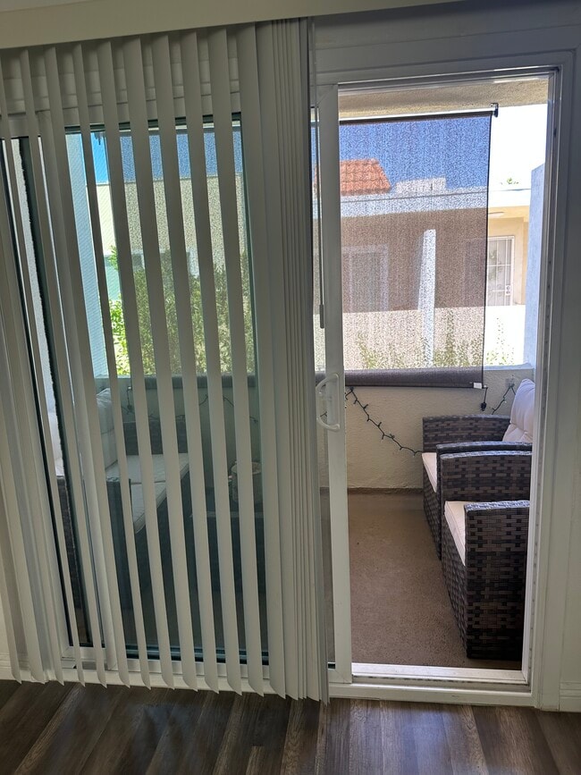 Foto del edificio - 12351 Oxnard St