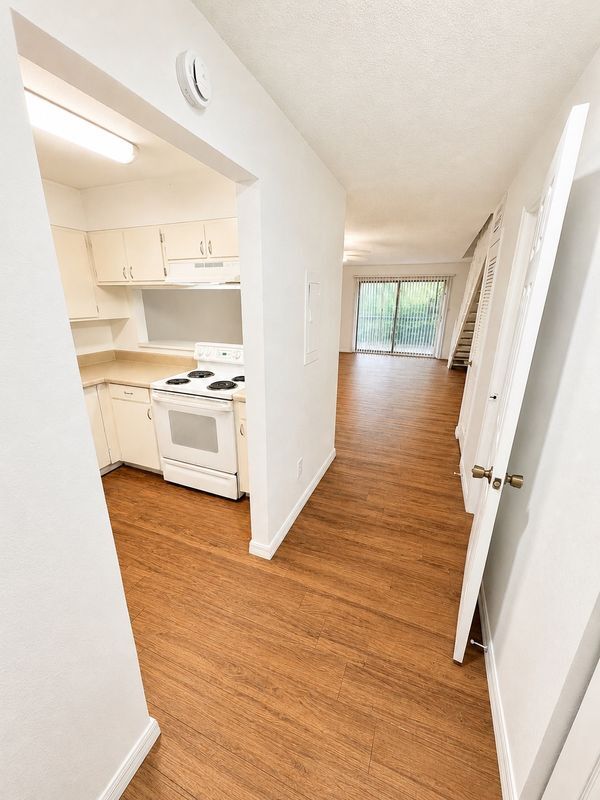 Foto del edificio - 1730-1730 NE 3RD STREET