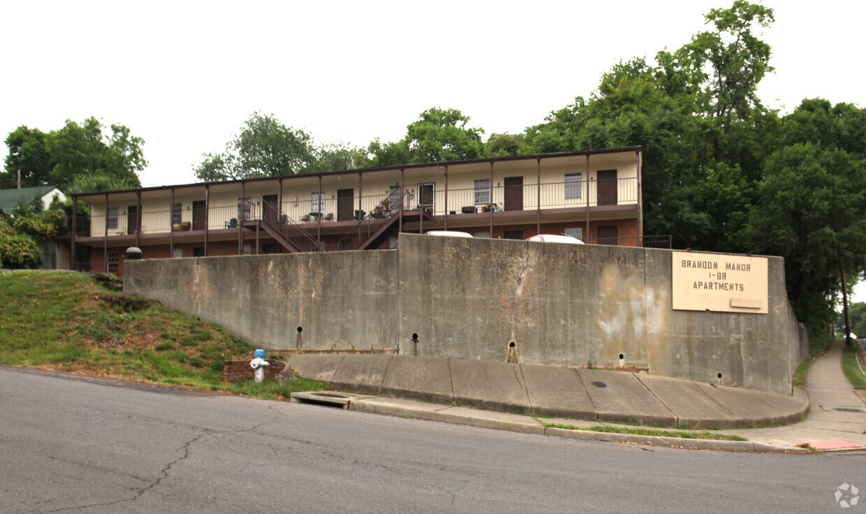 Brandon Manor Apartments in Roanoke, VA