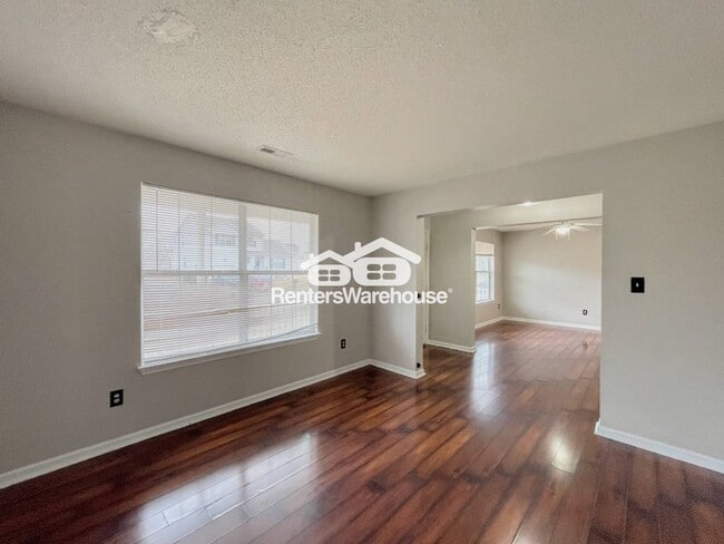 Foto del edificio - 1220 Woods Edge Cir