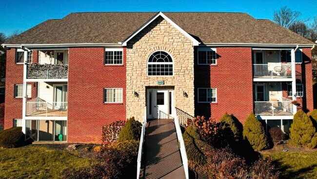 Foto del edificio - 648 Friars Ln