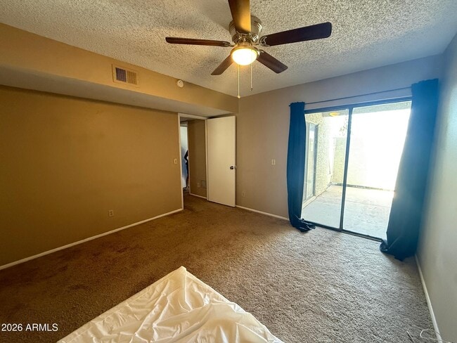 Building Photo - 850 S River Dr