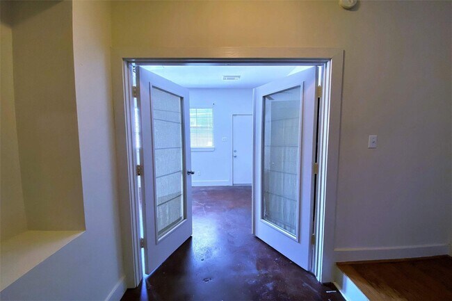 Foto del edificio - 411 Rosalie St