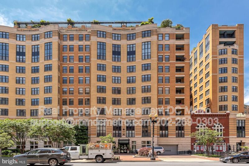 Primary Photo - 400 Massachusetts Ave NW