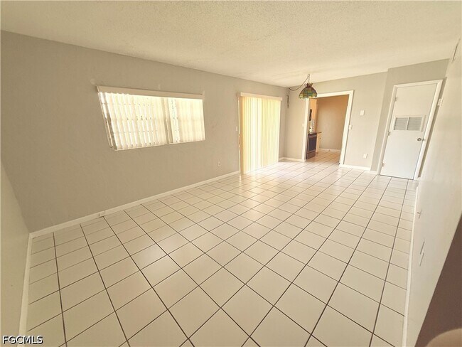 Building Photo - 4923 Vincennes Ct