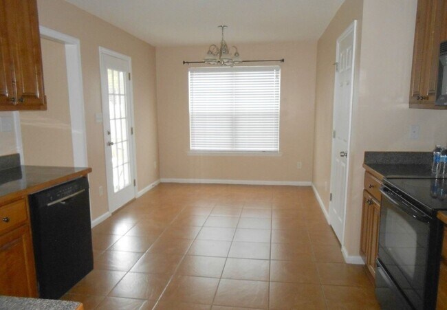 Foto del edificio - Charming 3BR/2BA Rental Home near Moody AFB with Spacious Interior and Private Backyard Oasis wit...
