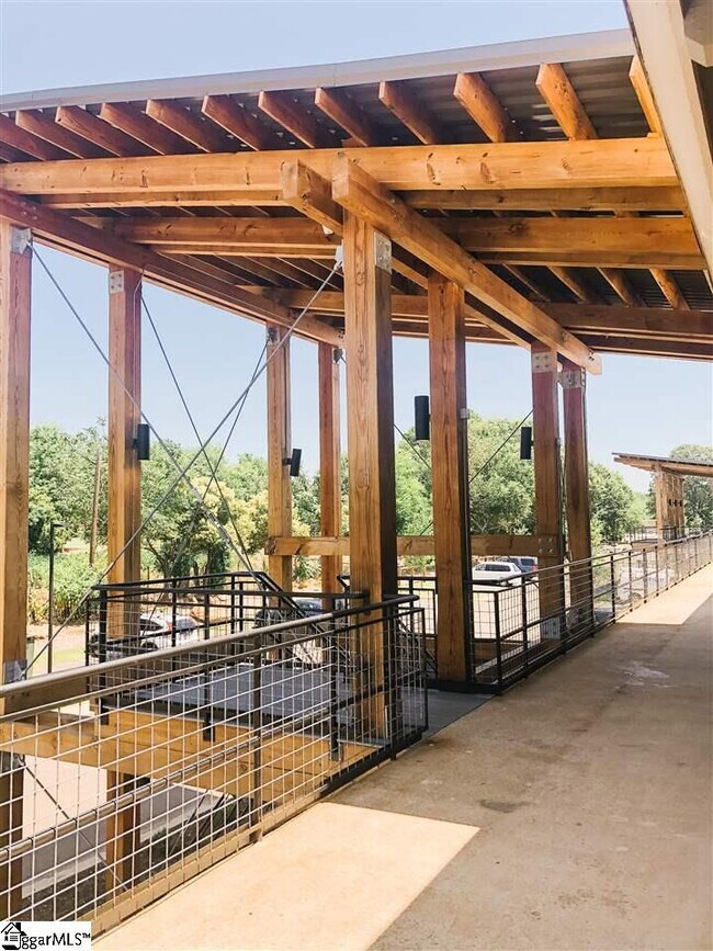 Building Photo - 806 Green Ave