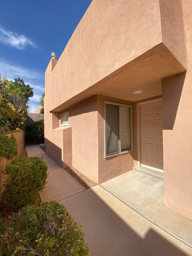 Foto del edificio - Gated Community - 2BR/Office