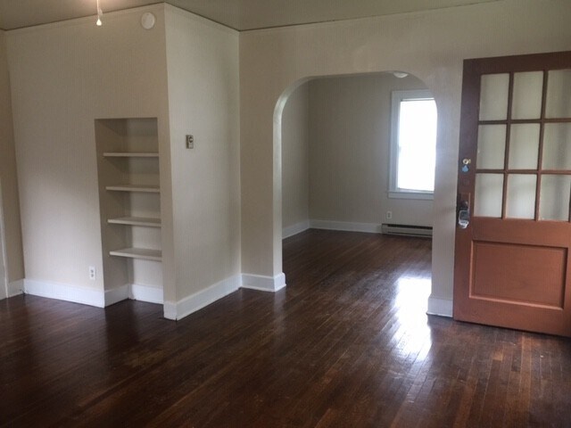 Building Photo - Adorable 2 bedroom cottage in Colonial Wil...