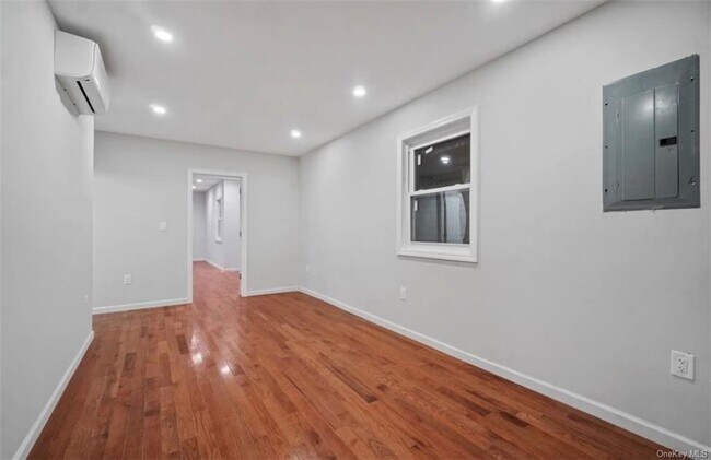 Building Photo - 1007 Adee Ave