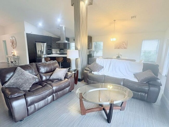Foto del edificio - 1504 Lake Breeze Dr