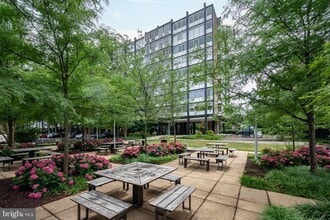 Building Photo - 1301 Delaware Ave SW