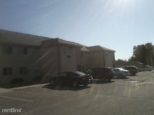 Building Photo - 3065 S Woodfield Blvd