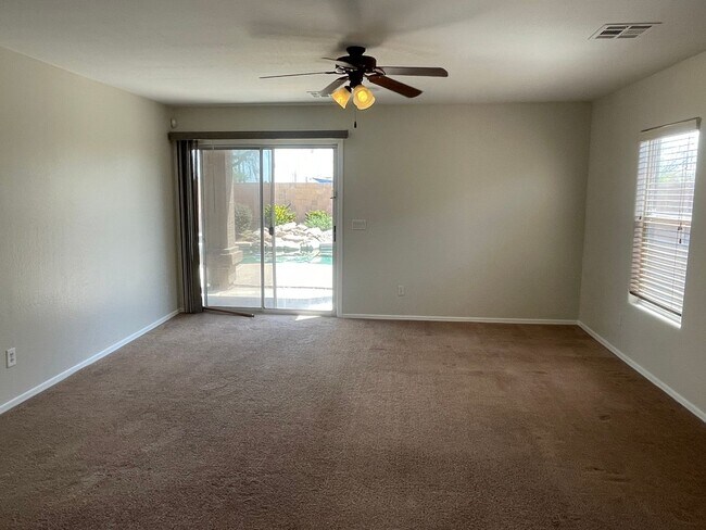 Building Photo - Great 3 bedroom, 2 bath home located right...