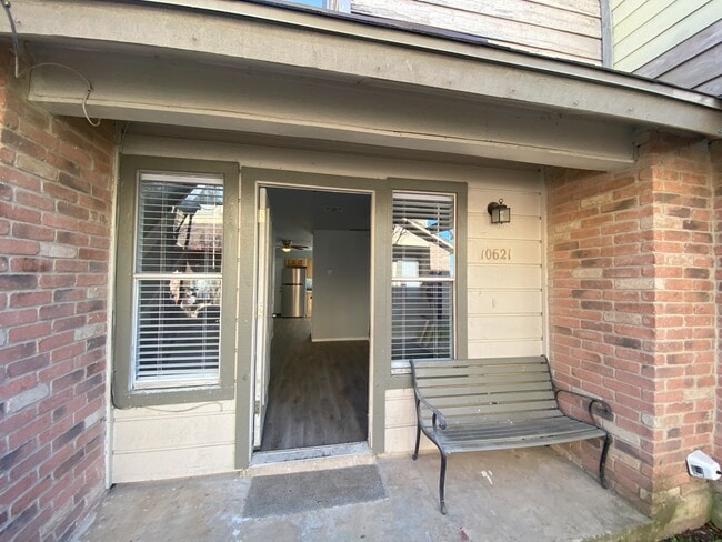 Front entrance - 10621 Starcrest Dr