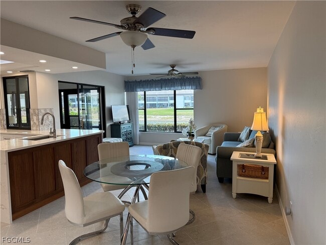 Foto del edificio - 5850 Trailwinds Dr