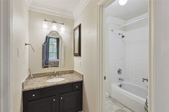 Building Photo - 1415 Meadow Hill Dr