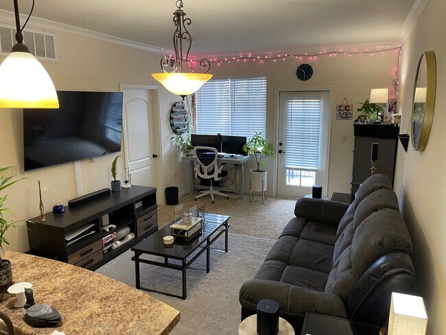Spacious Living Room - 13660 Via Varra