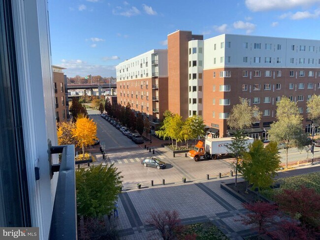 Foto del edificio - 530 Harlan Blvd