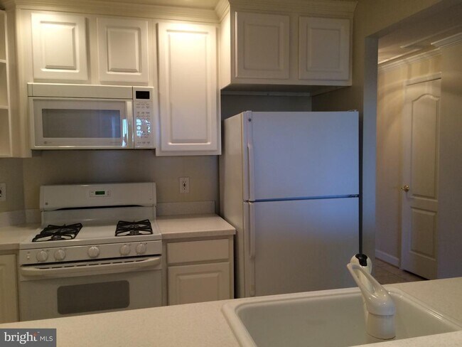 Building Photo - 901 N Monroe St