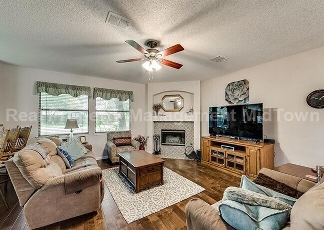 Foto del edificio - Spacious, Freshly Updated Family Home in P...