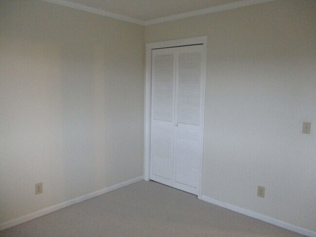 Foto del edificio - 650 Cedar Point Blvd