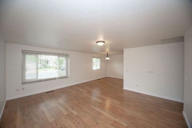 Foto del edificio - Quiet 2 Bedroom 1 Bath Cul-De-Sac Living with Modern Upgrades