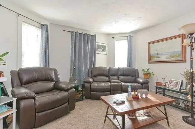 Building Photo - 36 Hollace St