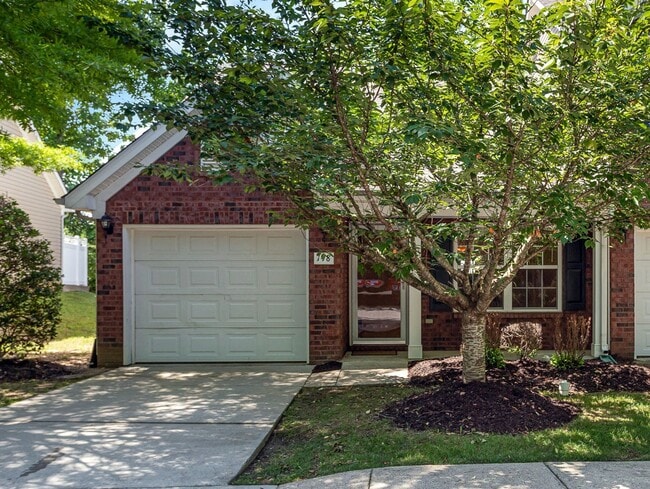 NASHVILLE! Inviting 2 Bedroom 2.5 bath Con... - NASHVILLE! Inviting 2 Bedroom 2.5 bath Con... House