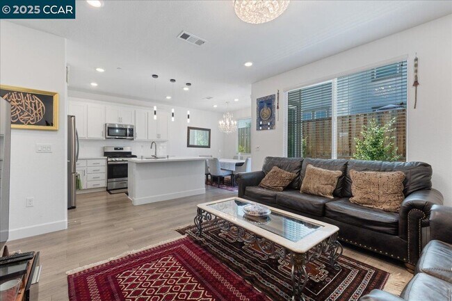 Foto del edificio - 300 Hideaway Ln