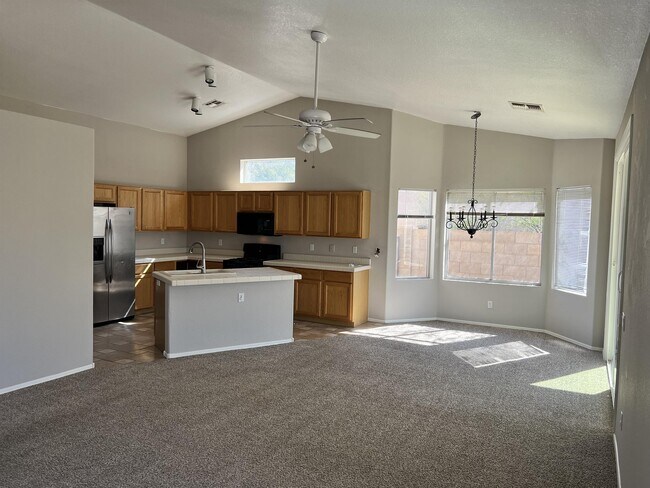Foto del edificio - 8976 N Upper Bluffs Dr