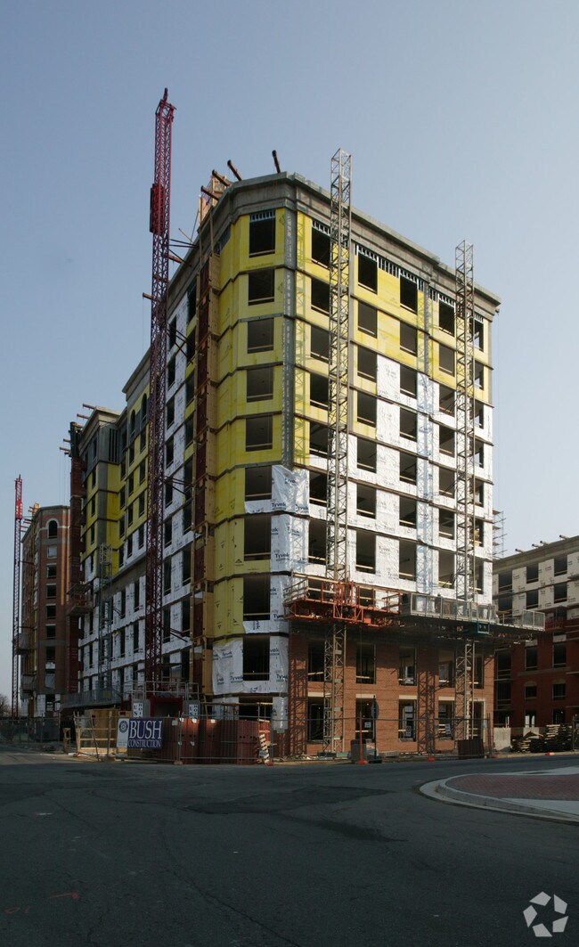 Station Square at Clarendon Apartments in Arlington, VA