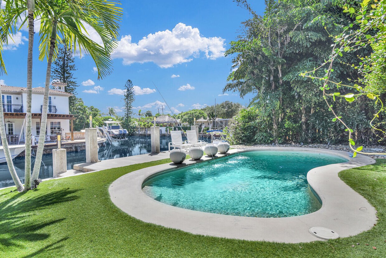 Foto principal - 5560 NE 7th Ave