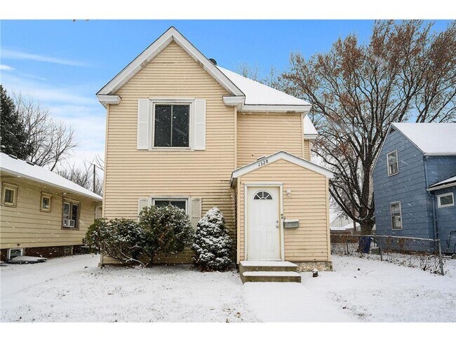 Building Photo - June 1st MOVE IN- Close by Hamline RENTAL-...
