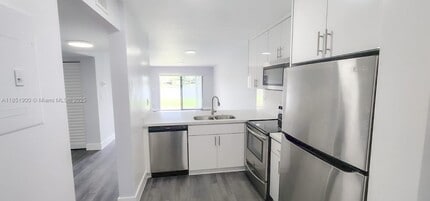 Building Photo - 9830 Nob Hill Ln