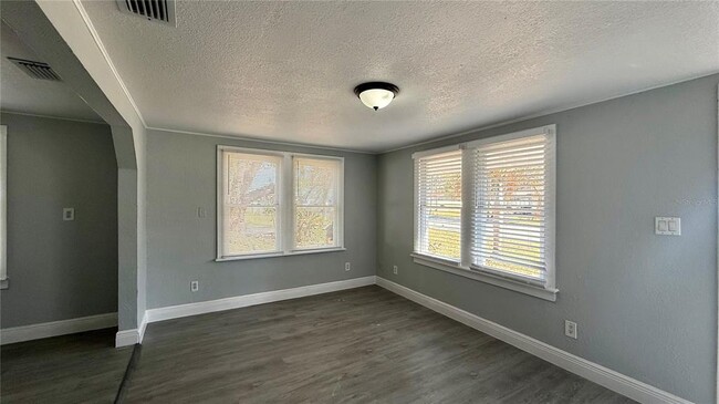 Building Photo - 508 N Finley Ave