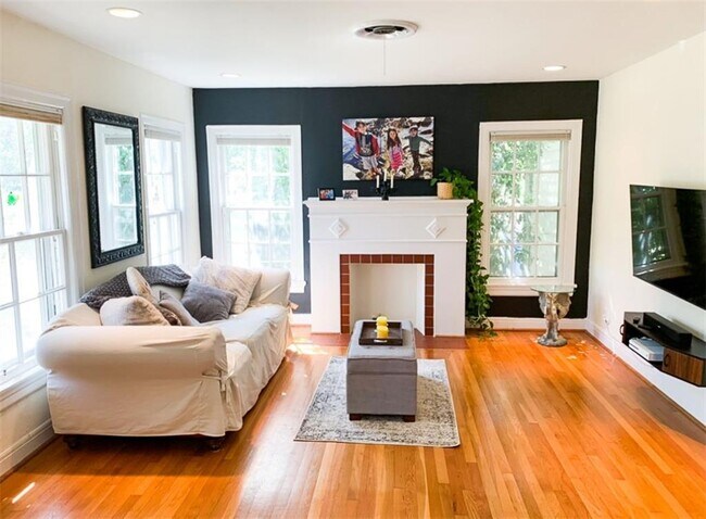 Foto del edificio - 915 E 38th St