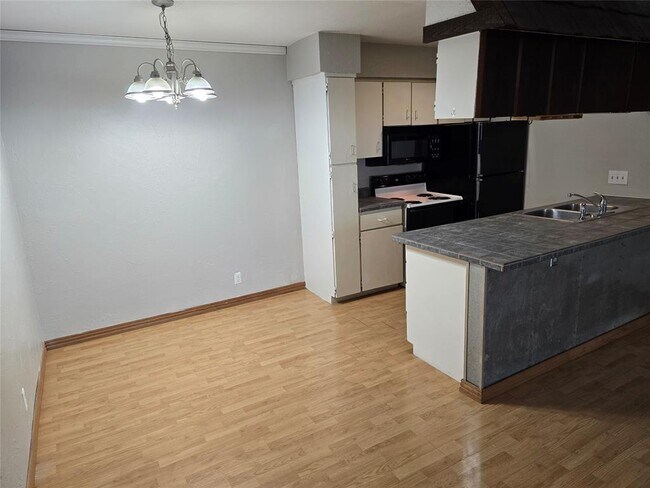 Foto del edificio - 910 Duncan Ln