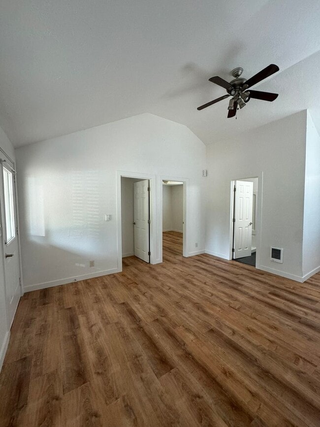 Building Photo - Fully Remodeled 2 bed/1 bath home in Cottage Grove