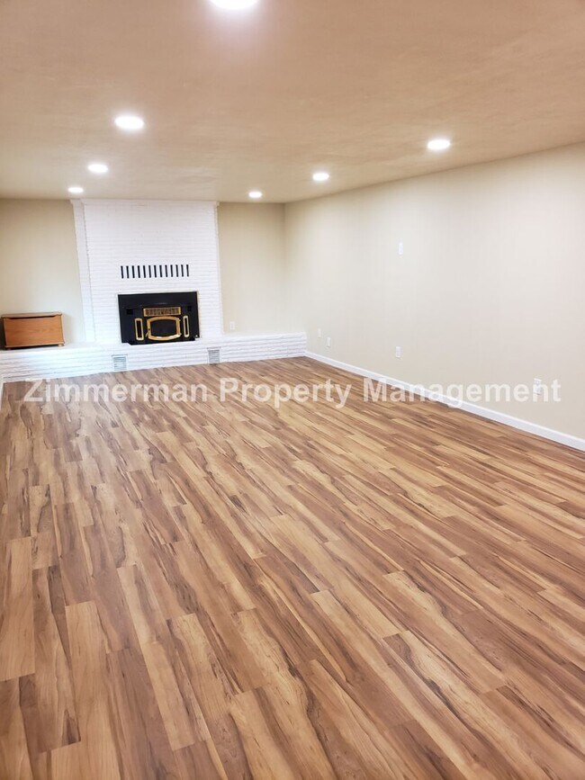 Building Photo - 3BD/1.5 River Road House With RV Parking!