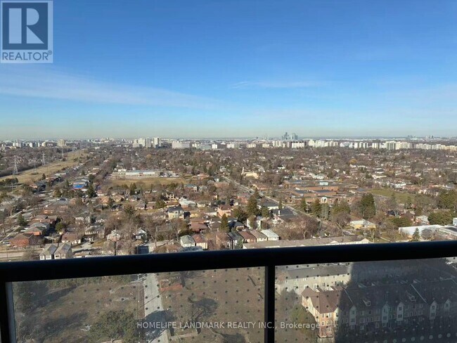 Photo du bâtiment - 5858 Yonge St