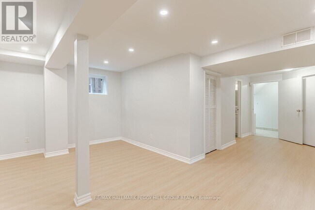 Photo du bâtiment - 1 Shady Glen Crescent