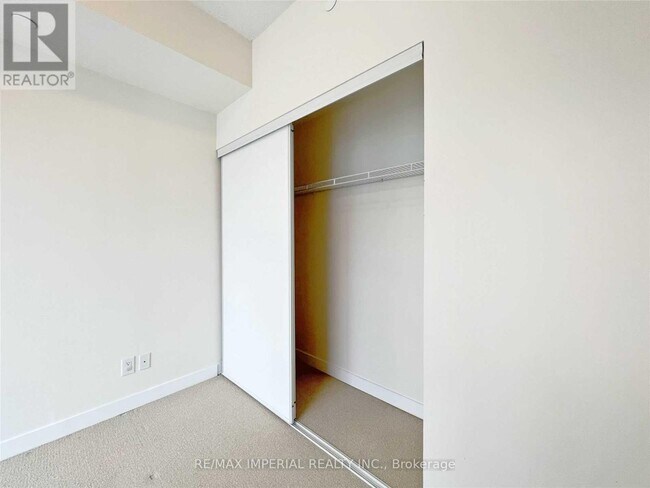 Building Photo - 510 Curran Place