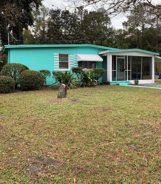 Building Photo - Spacious Backyard And Screened Porch In This Cozy 3 Bedroom Home