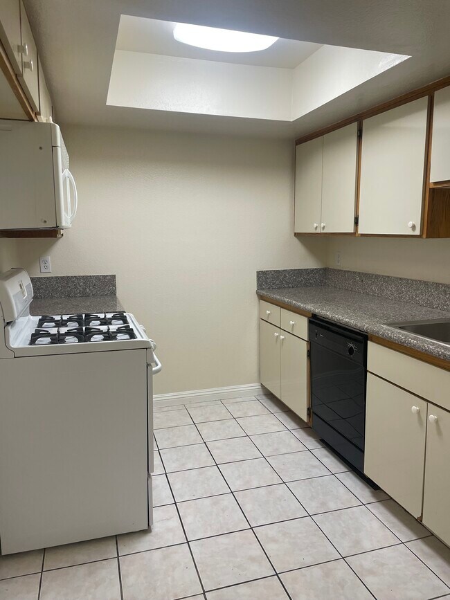 Kitchen - 10947 Huston St